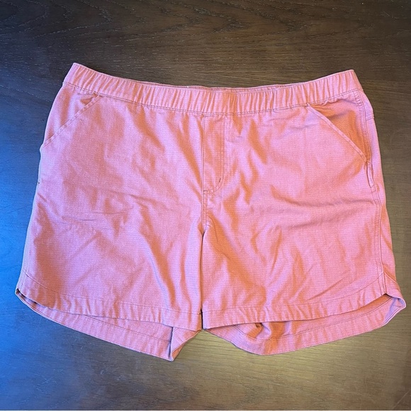 Carhartt Pants - Carhartt women’s relaxed fit shorts. Size XL 16-18.